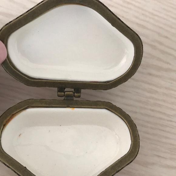 Vintage Benaya by Innovation Porcelain trinket box - Picture 4 of 6